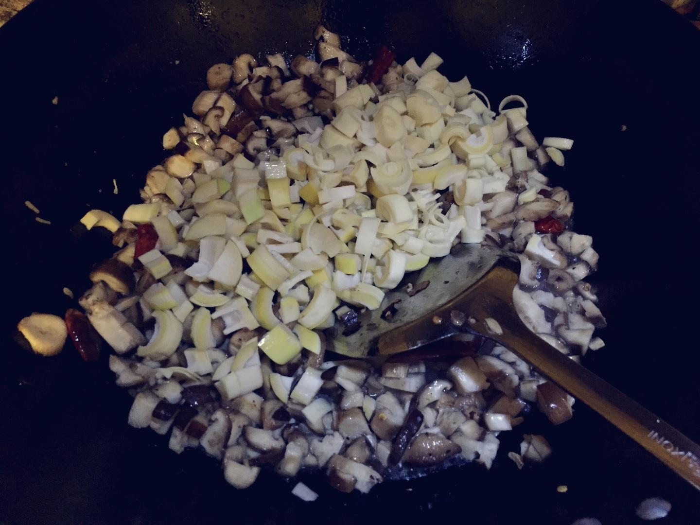 暢廚娘牌桃膠滷菇飯的做法 步骤6