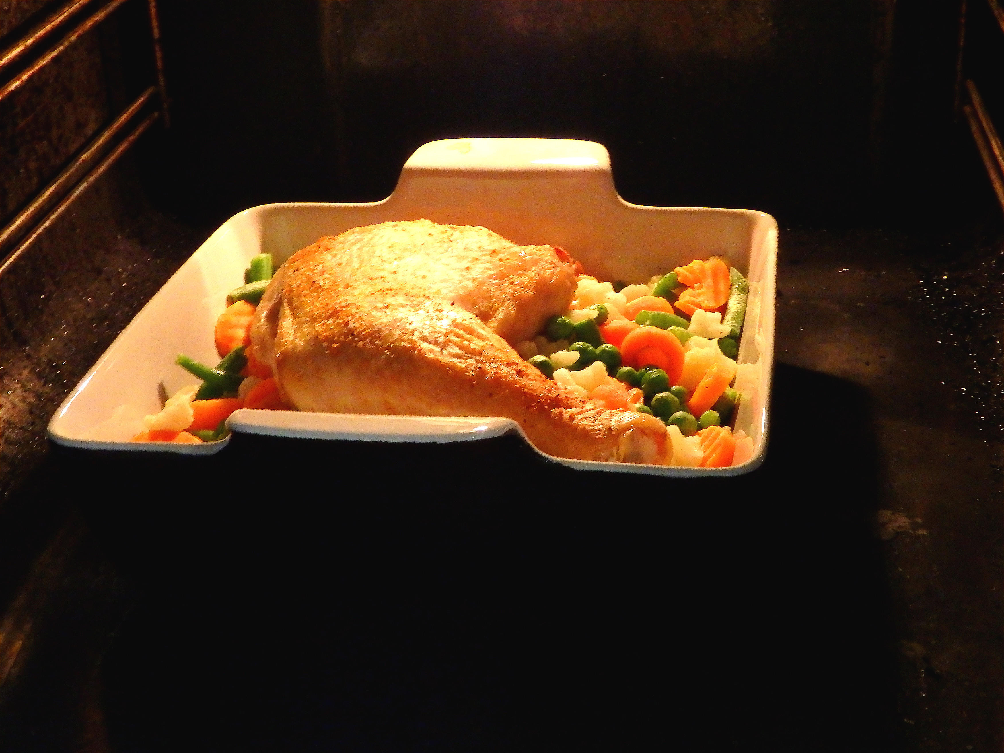 雞腿三吃：土豆紅燒雞，蔬菜烤雞，炸雞的做法 步骤1