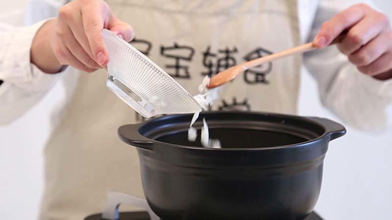 寶寶輔食微課堂 鱈魚豌豆粥的做法 步骤6