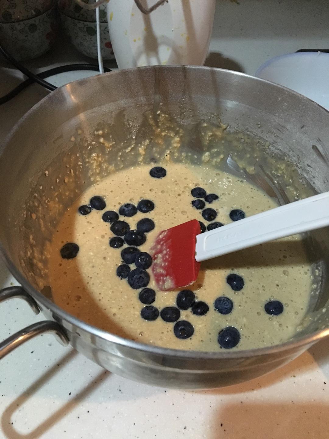 無油無糖酸奶藍莓燕麥蛋糕的做法 步骤3