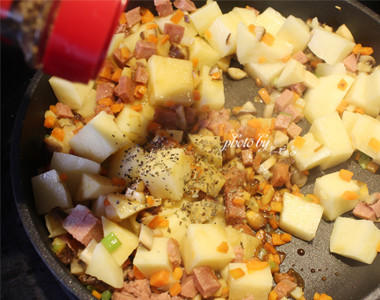 中西合璧~土豆燜飯（電飯鍋版）的做法 步骤5