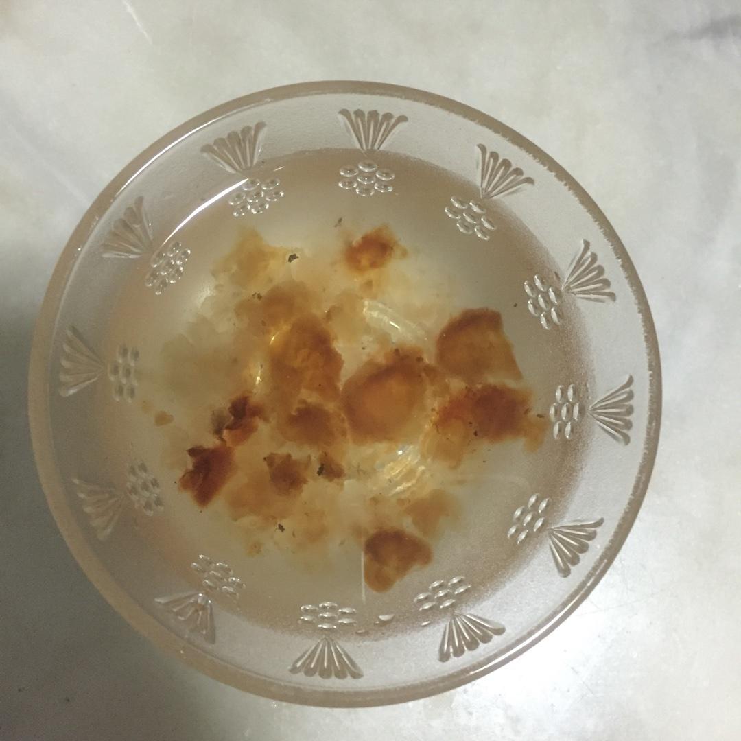 桃膠皁角米燉雪燕的做法 步骤3