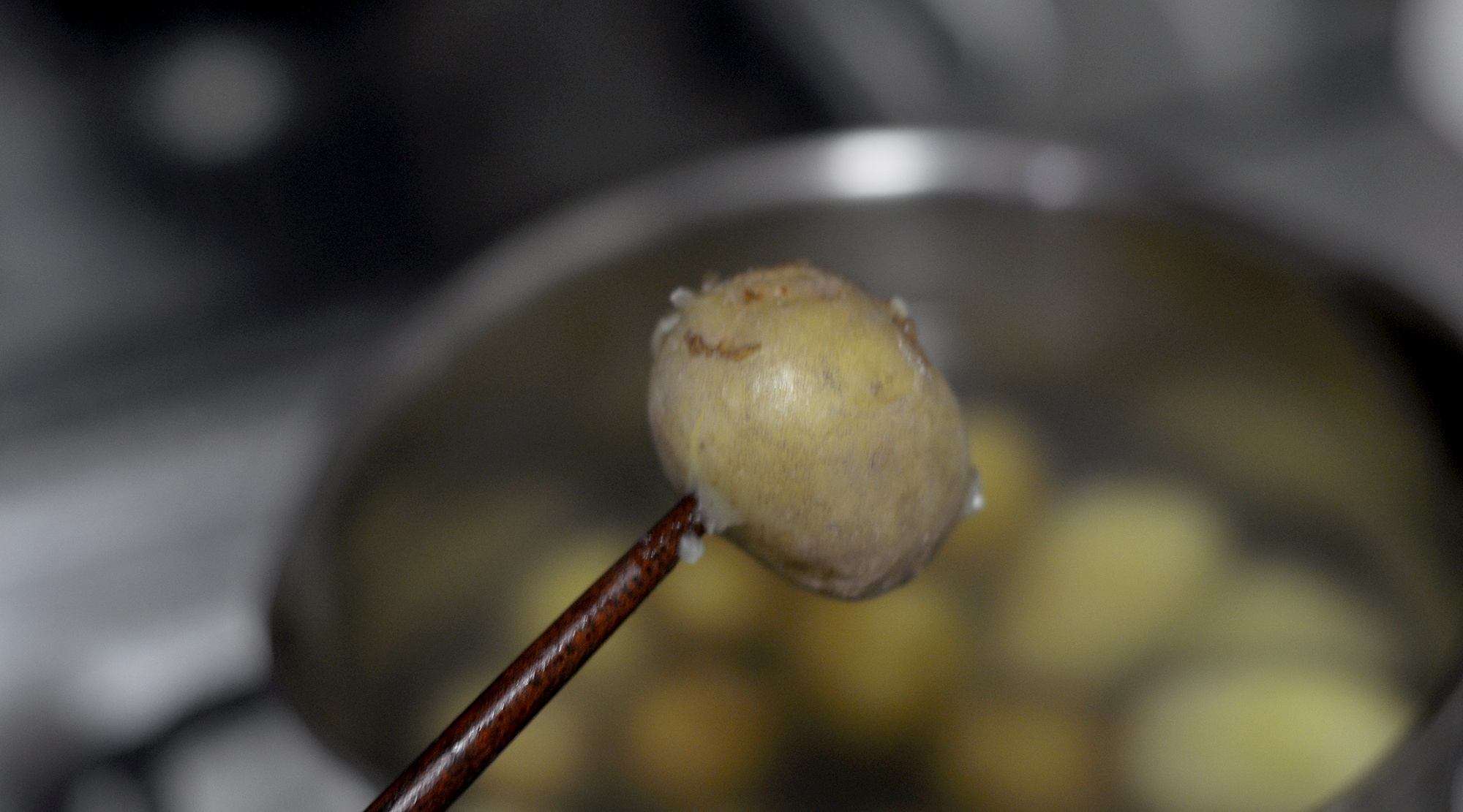 饞嘴零食|香煎孜然小土豆的做法 步骤3