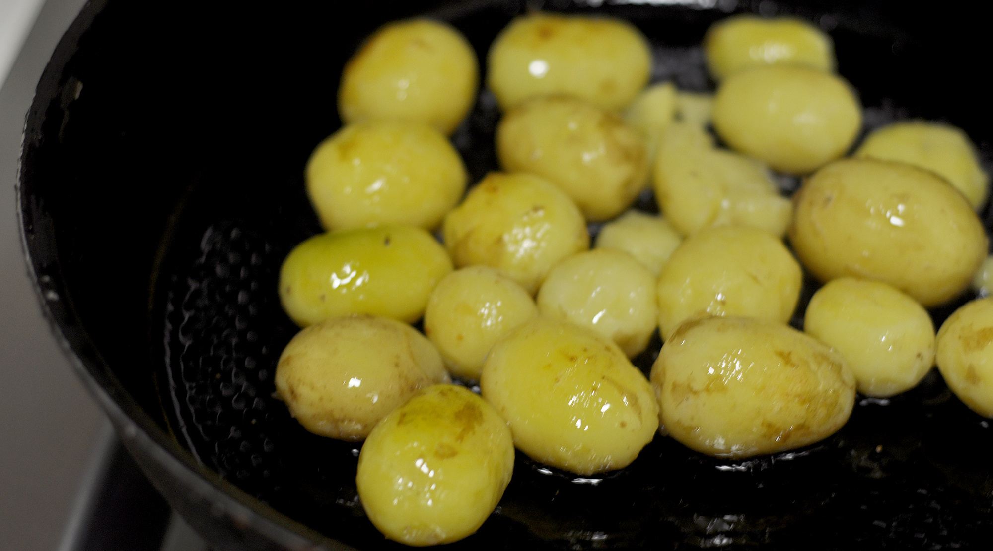 饞嘴零食|香煎孜然小土豆的做法 步骤4