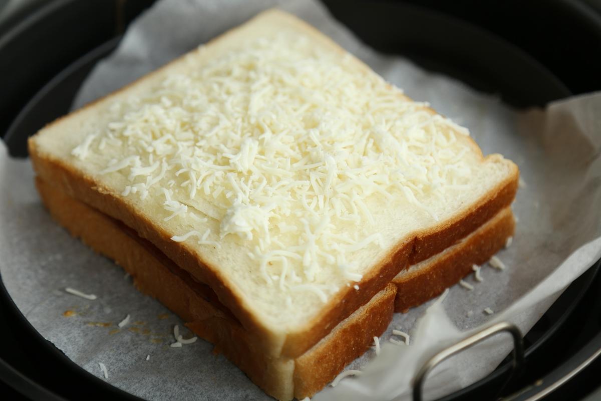 起司火腿三明治——空氣翻炸鍋版的做法 步骤8