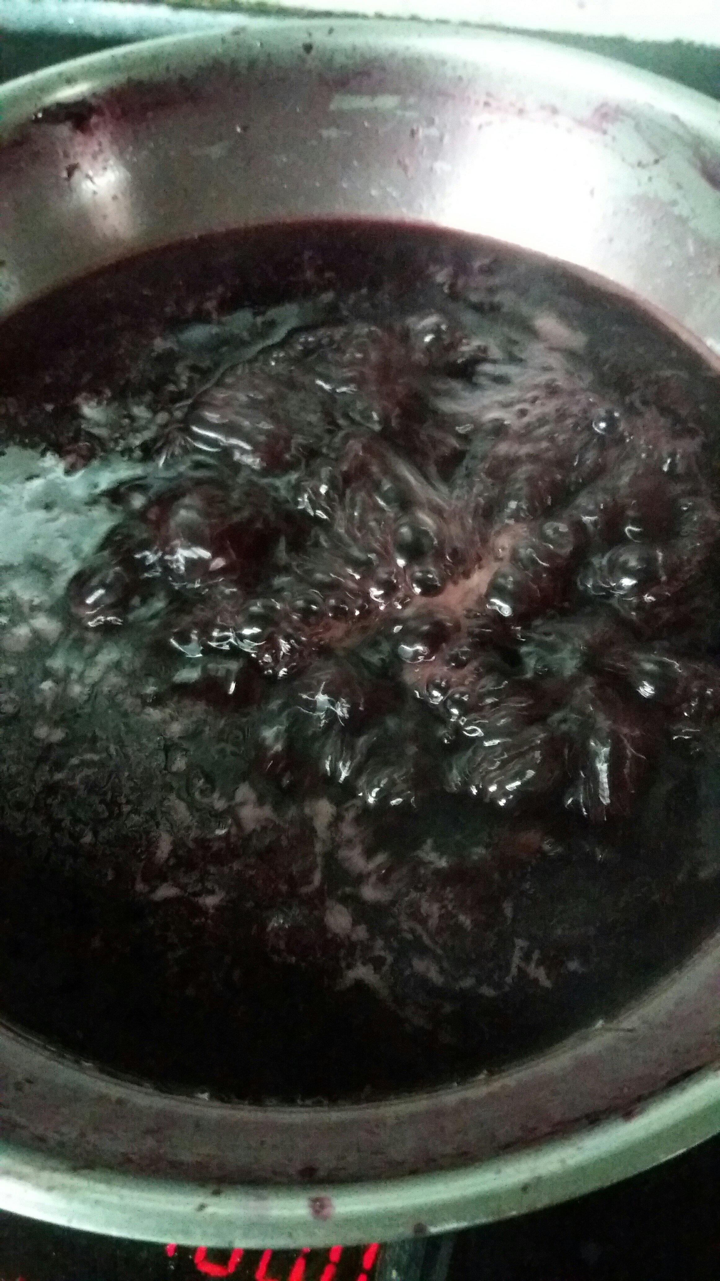 夏黑葡萄果醬的做法 步骤4