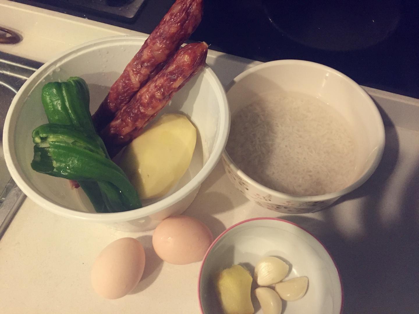 臘腸土豆燜飯（電飯煲）的做法 步骤1