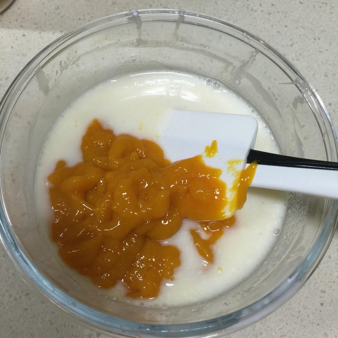 芒果酸奶慕斯的做法 步骤3