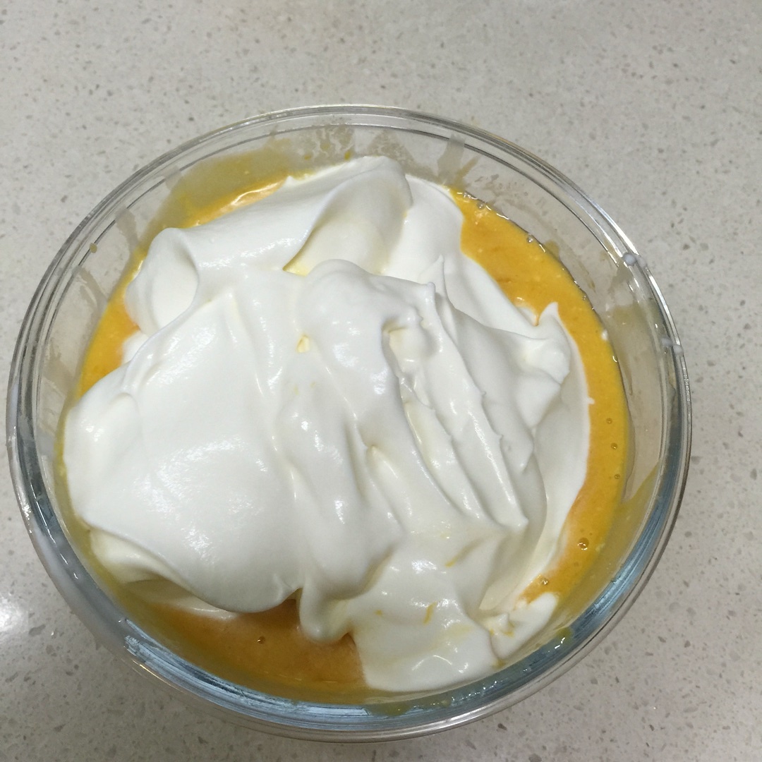 芒果酸奶慕斯的做法 步骤4