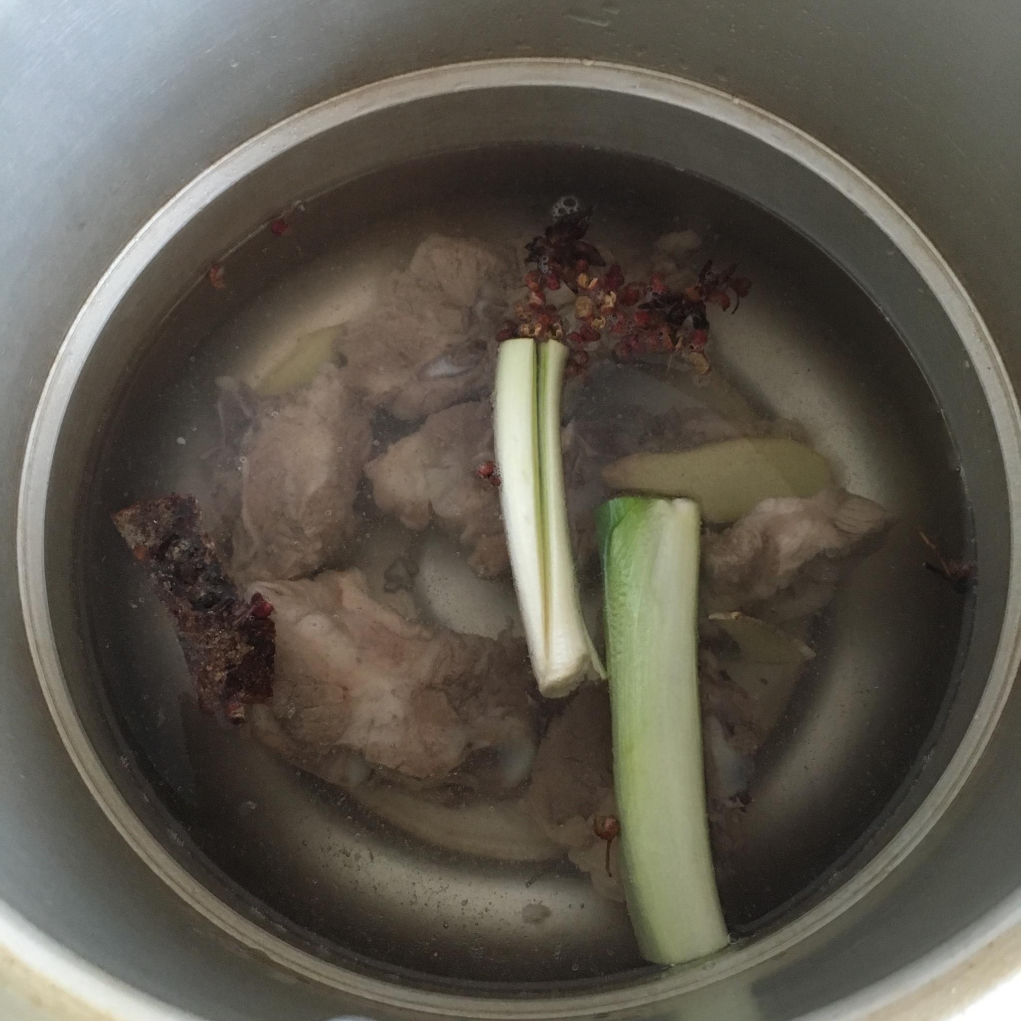 蔬菜排骨湯 無油清淡的做法 步骤2