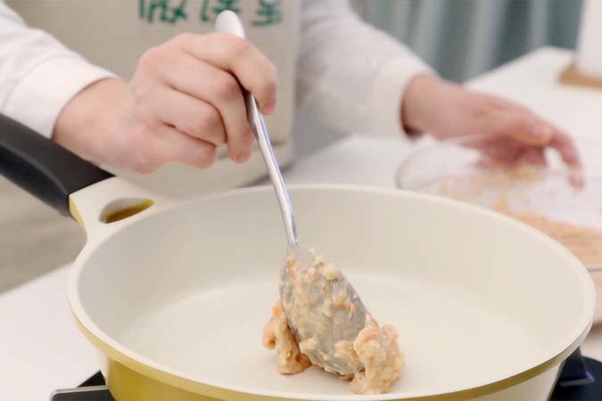 寶寶輔食微課堂 夏日開胃藕餅的做法 步骤7