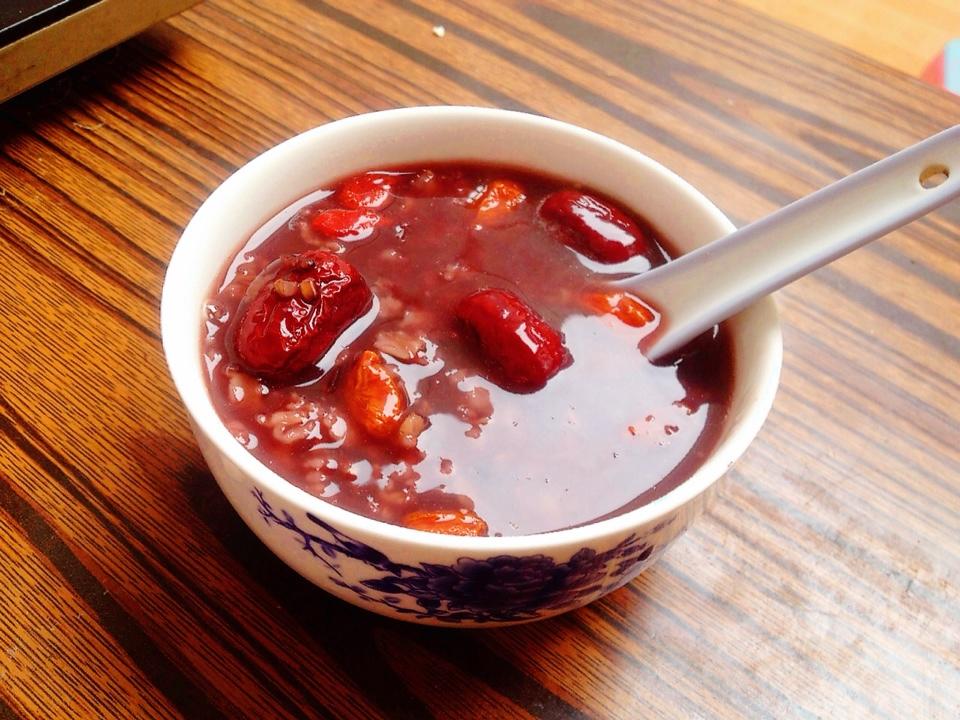 紅棗枸杞燕麥血米紅糖粥的做法 步骤1