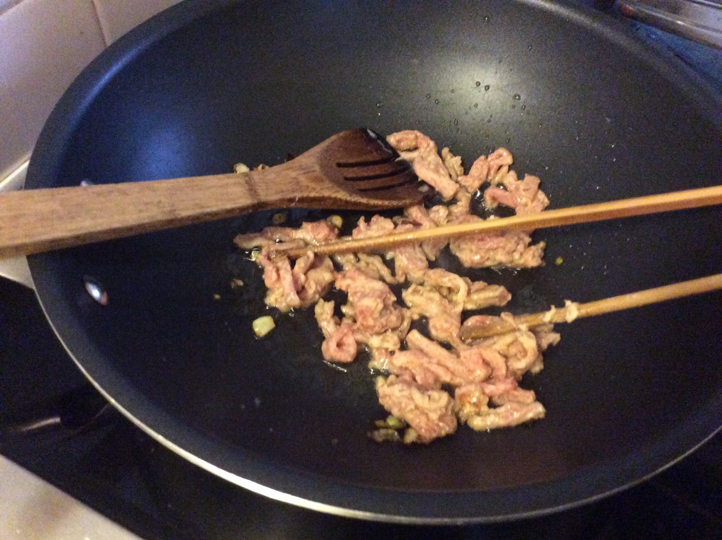 家常菜：彩椒炒肉絲的做法 步骤3