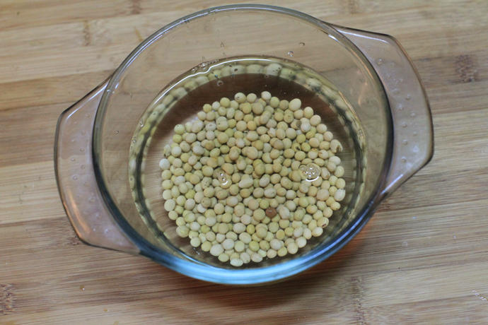 教你如何用skg2089破壁機做營養黃豆漿的做法 步骤1