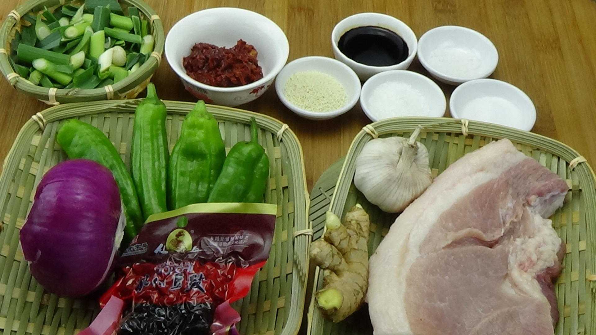川菜家常菜 鹽煎肉的做法 步骤1