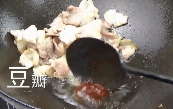 川菜家常菜 鹽煎肉的做法 步骤3