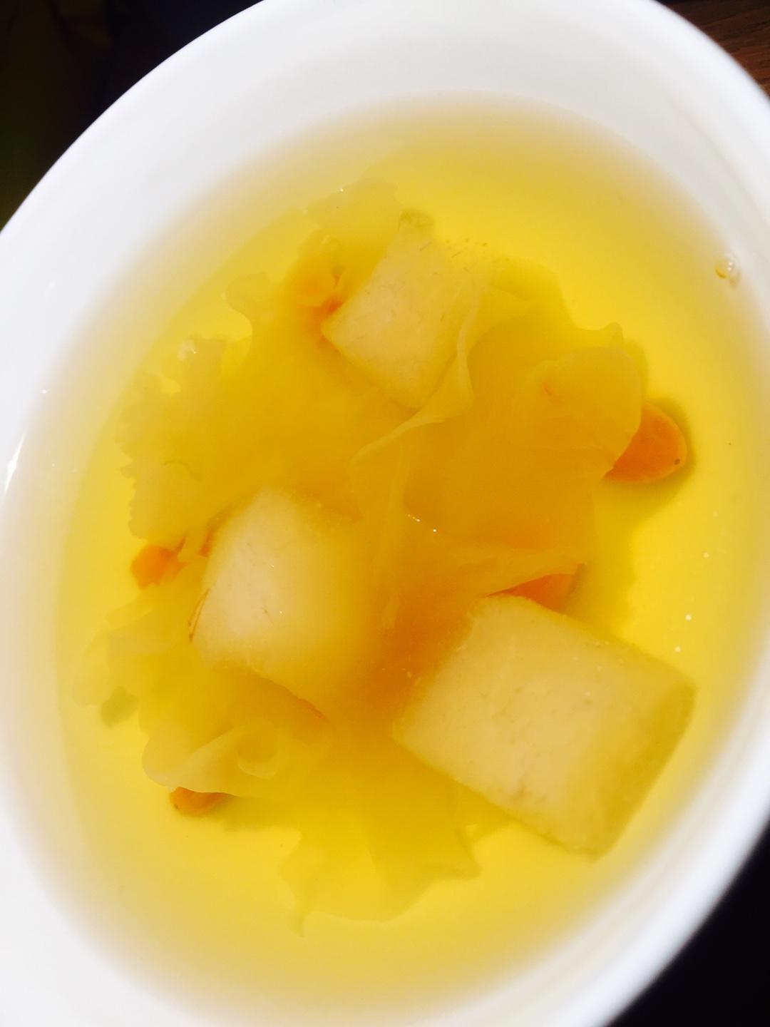 銀耳雪梨紅棗枸杞甜湯的做法 步骤4