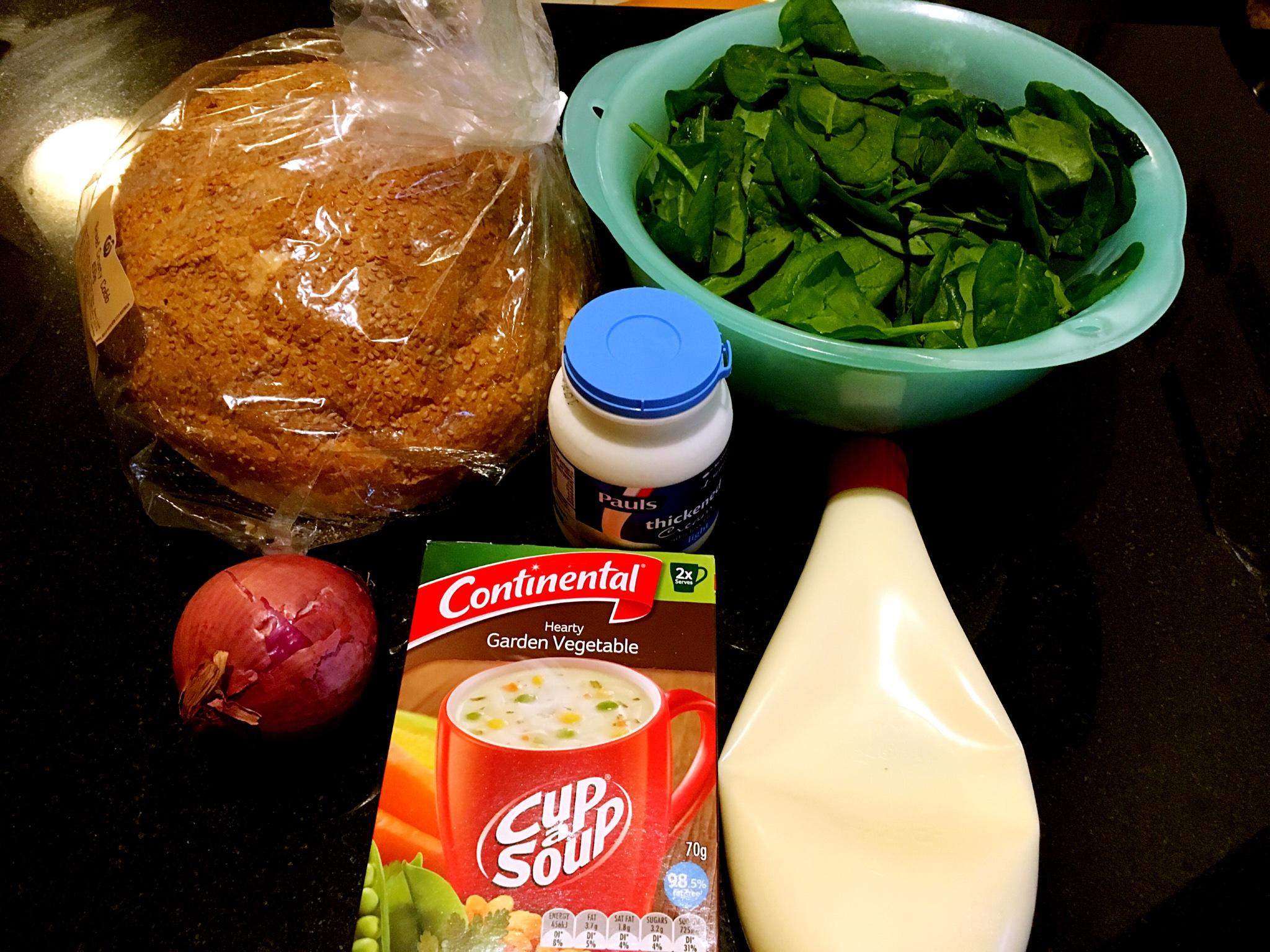 菠菜酸奶麪包盅的做法 步骤1