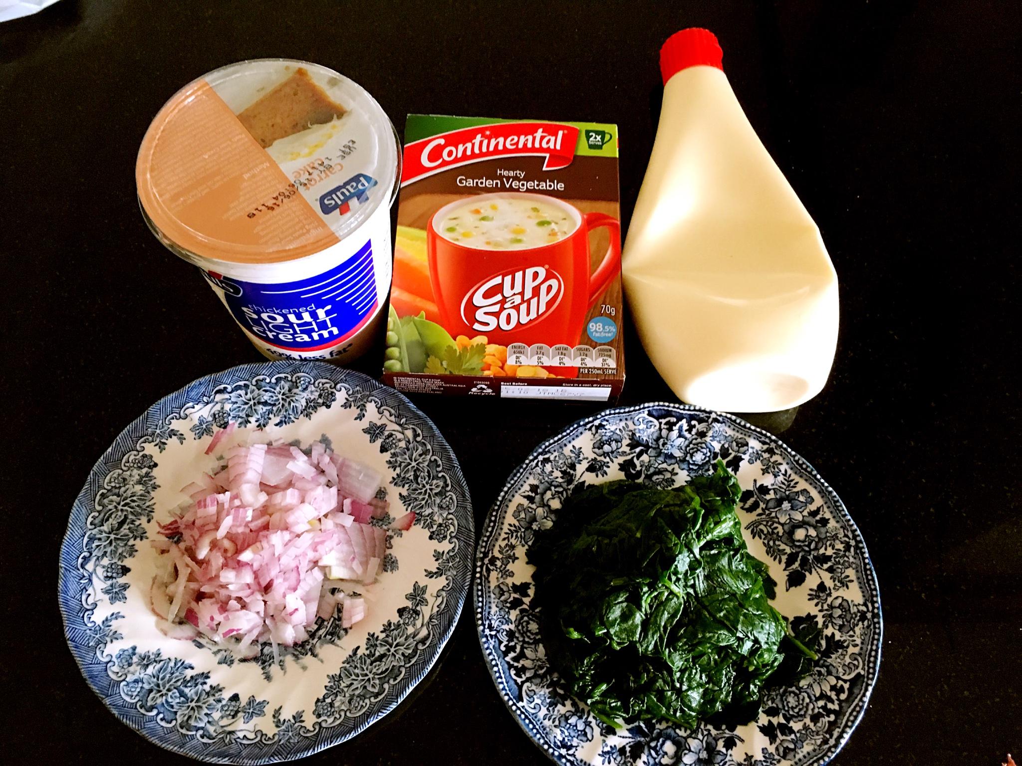菠菜酸奶麪包盅的做法 步骤2