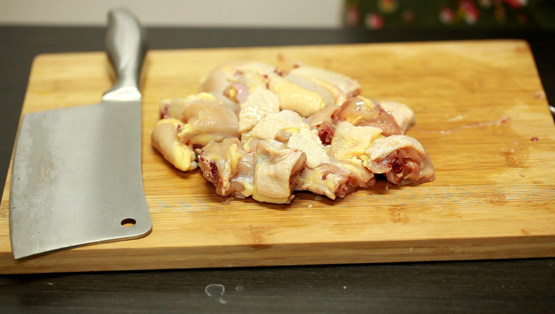 靈動美食|超下飯的懶人版新疆大盤雞的做法 步骤1