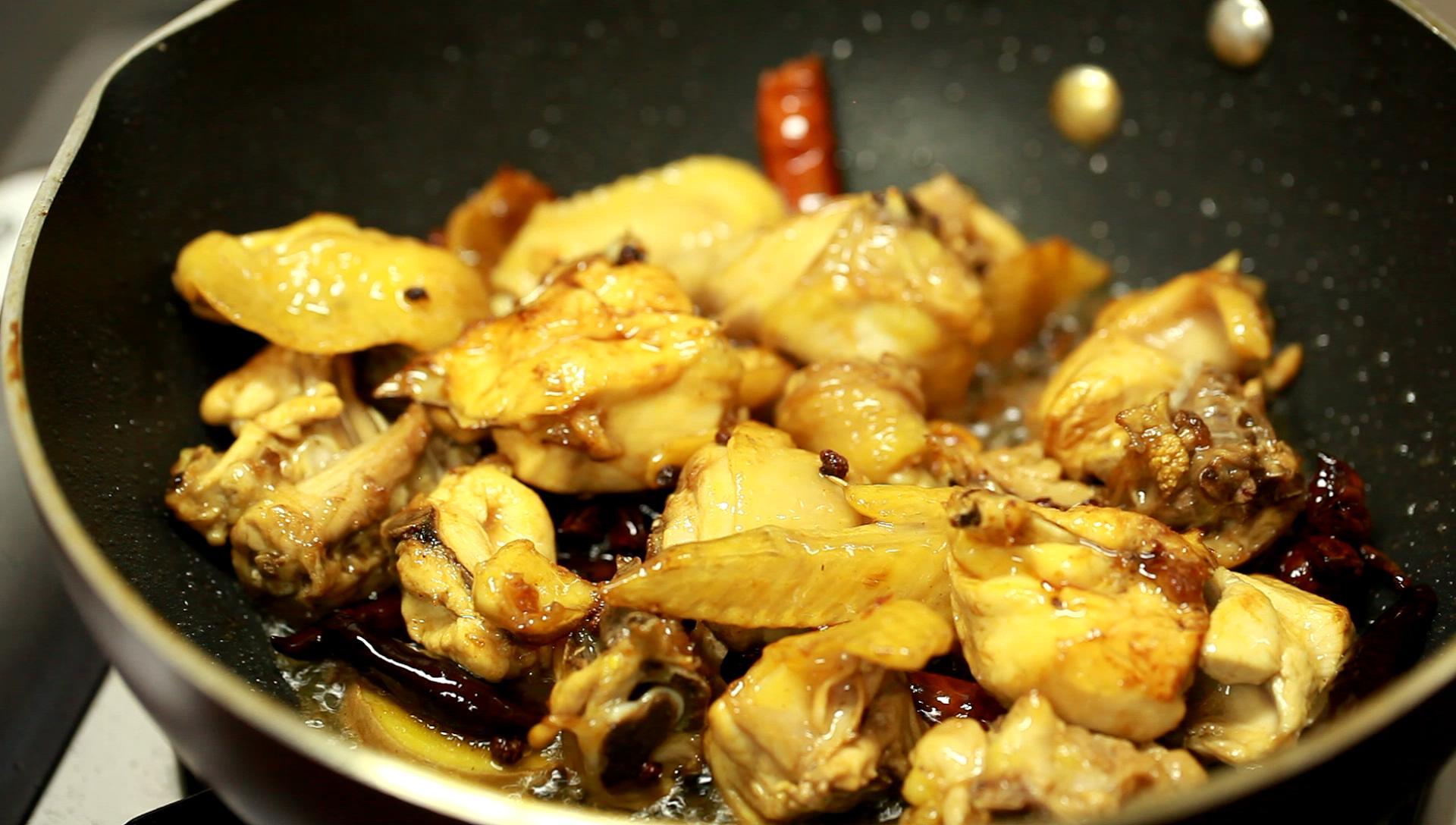 靈動美食|超下飯的懶人版新疆大盤雞的做法 步骤4