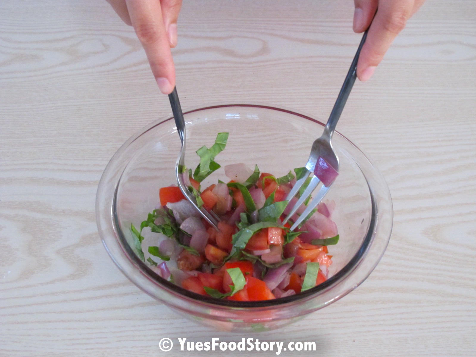 意式番茄羅勒沙拉 Bruschetta 夏日減脂餐的做法 步骤7