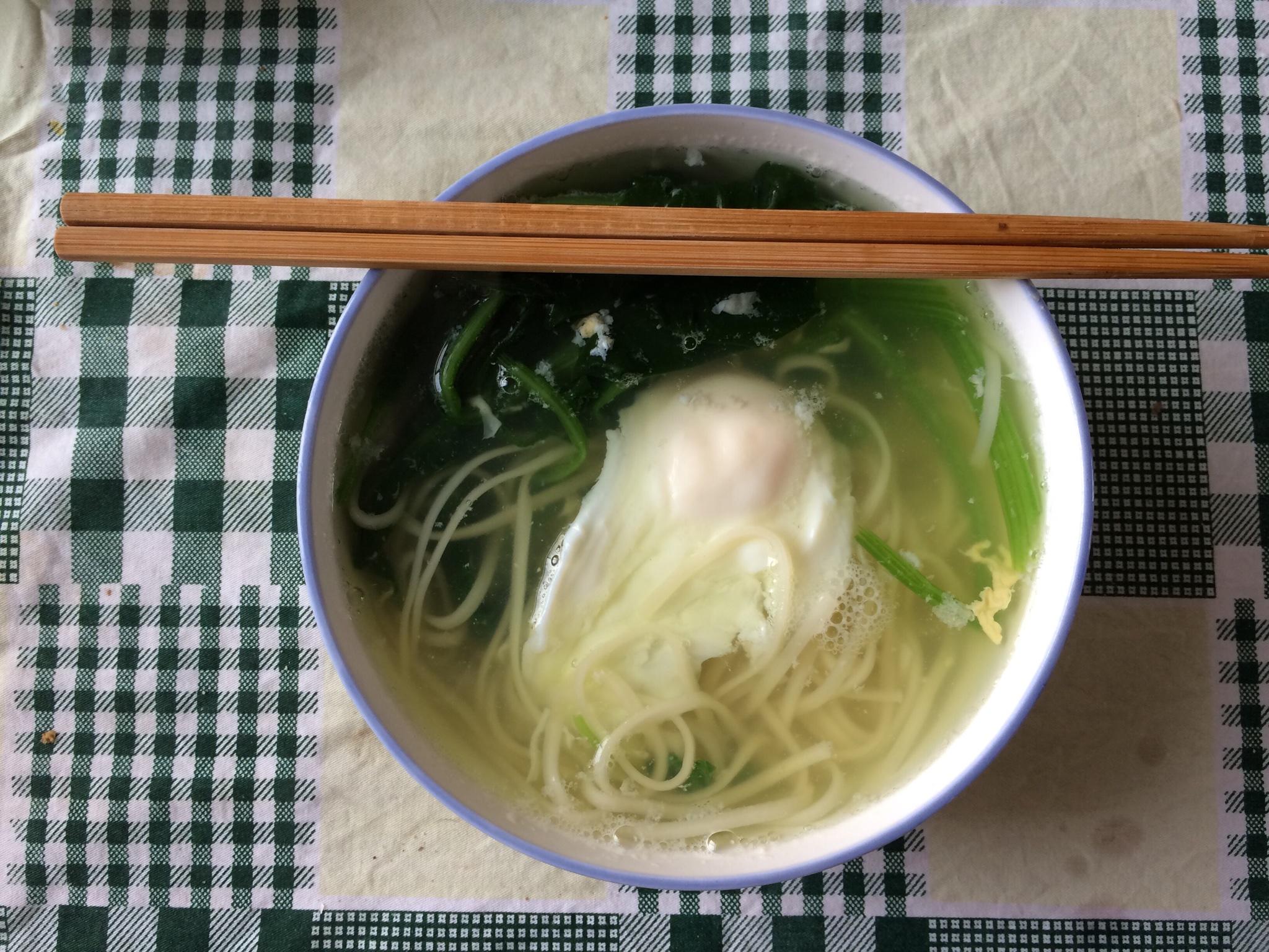 菠菜清湯麪的做法 步骤3