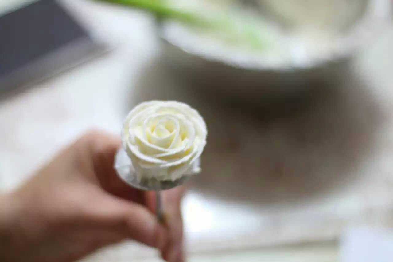 韓式裱花蛋糕意式奶油霜的做法（詳細版）的做法 步骤1