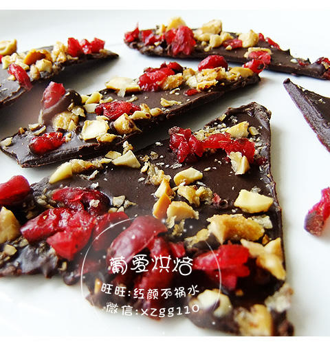 酸酸甜甜的蔓越莓果仁巧克力薄脆片的做法 步骤1