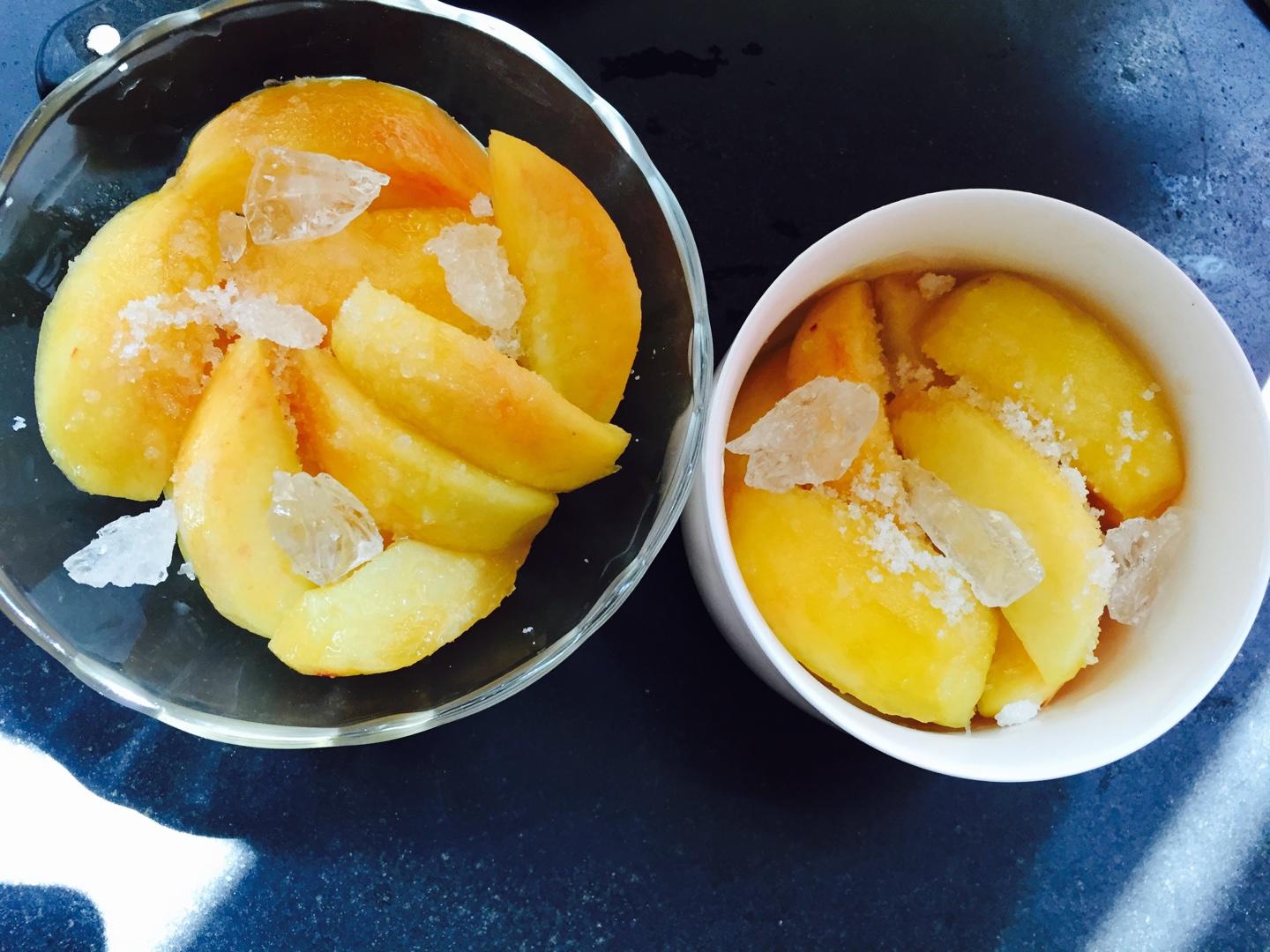 糖水罐頭 油桃的做法 步骤3