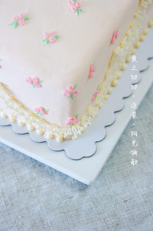 蛋糕裝飾與製作——母親節作品《愛之切切》的做法 步骤13