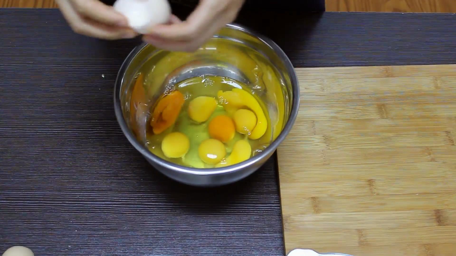 靈動美食/用一雙筷子卷出一盤香酥蛋卷的做法 步骤1