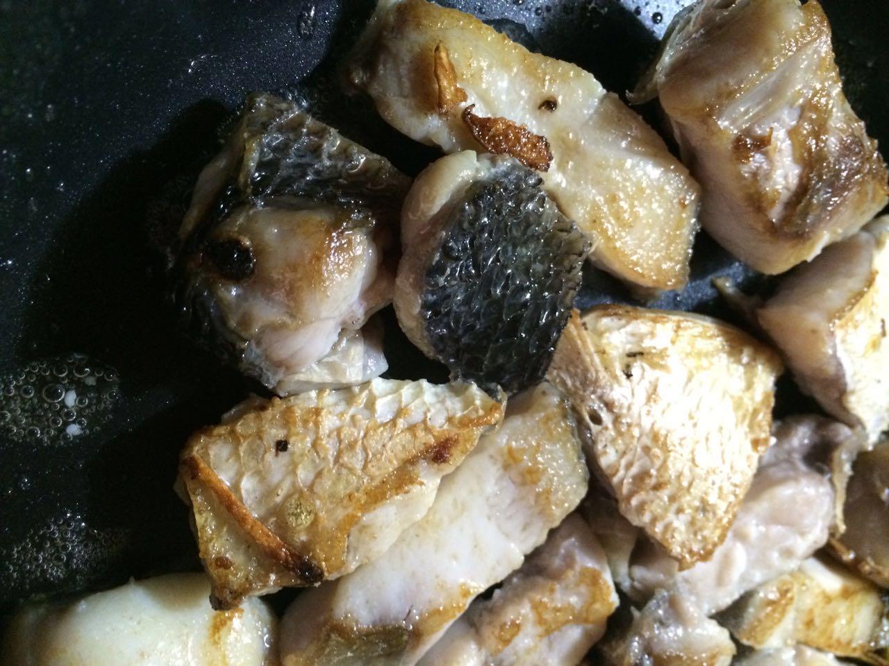 私家廚房--【馬友魚燜青椒】的做法 步骤3