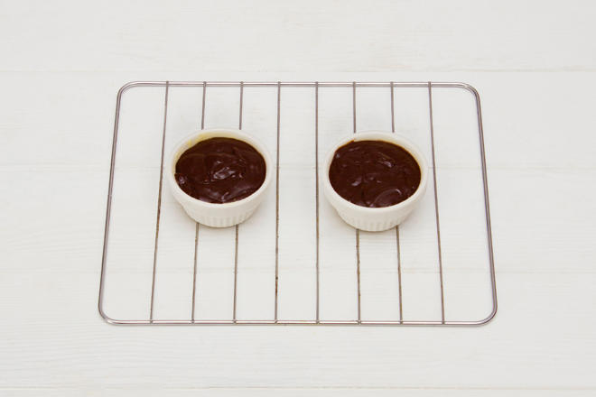 【春播主廚劉鑫】熱巧克力熔岩CAKE的做法 步骤5