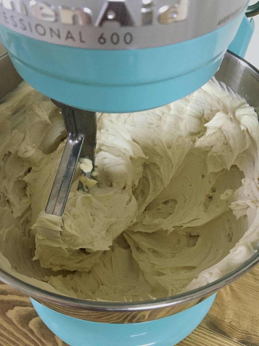 超級好用的不膩韓式裱花豆沙霜的做法 步骤3