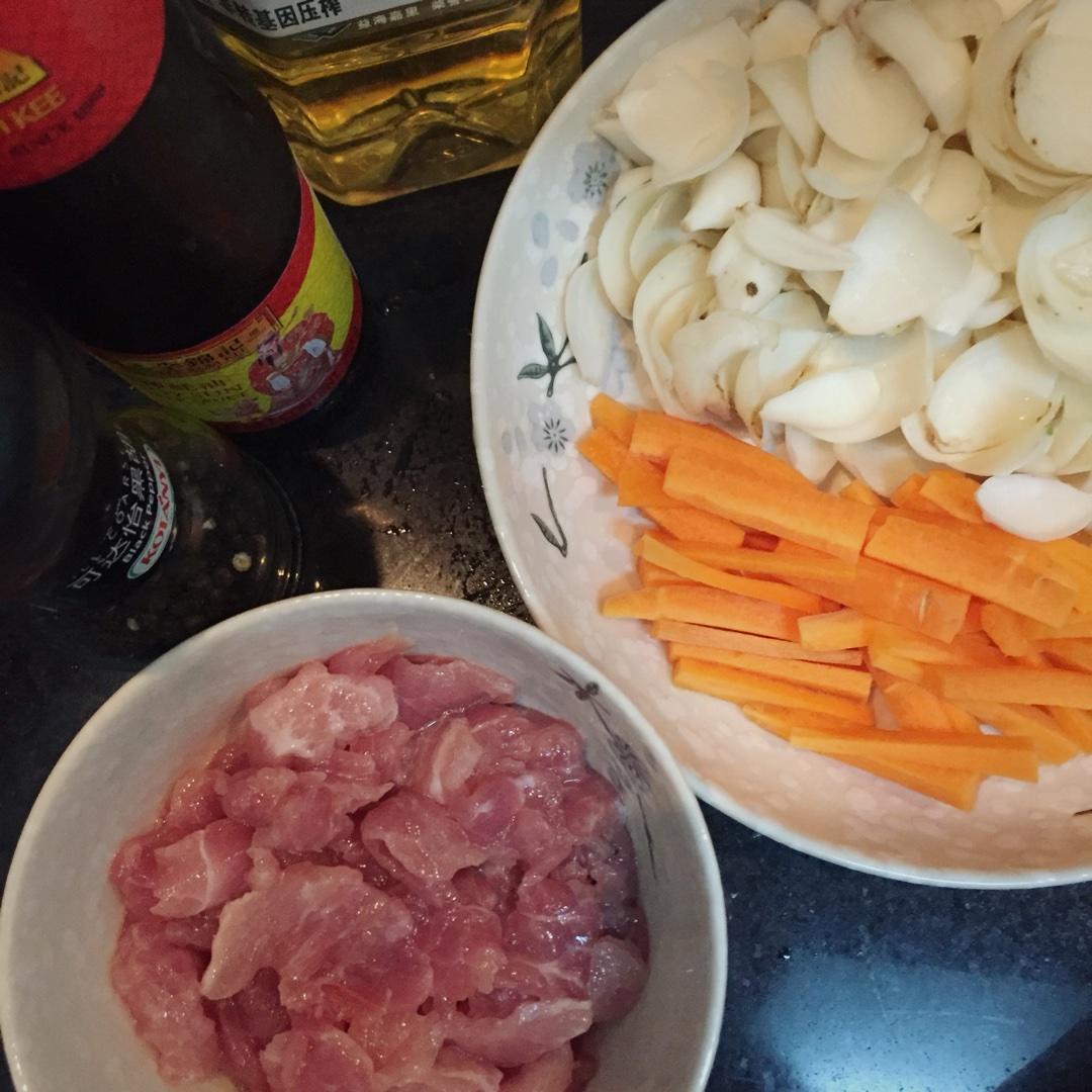 肉片蒸胡蘿蔔百合的做法 步骤1