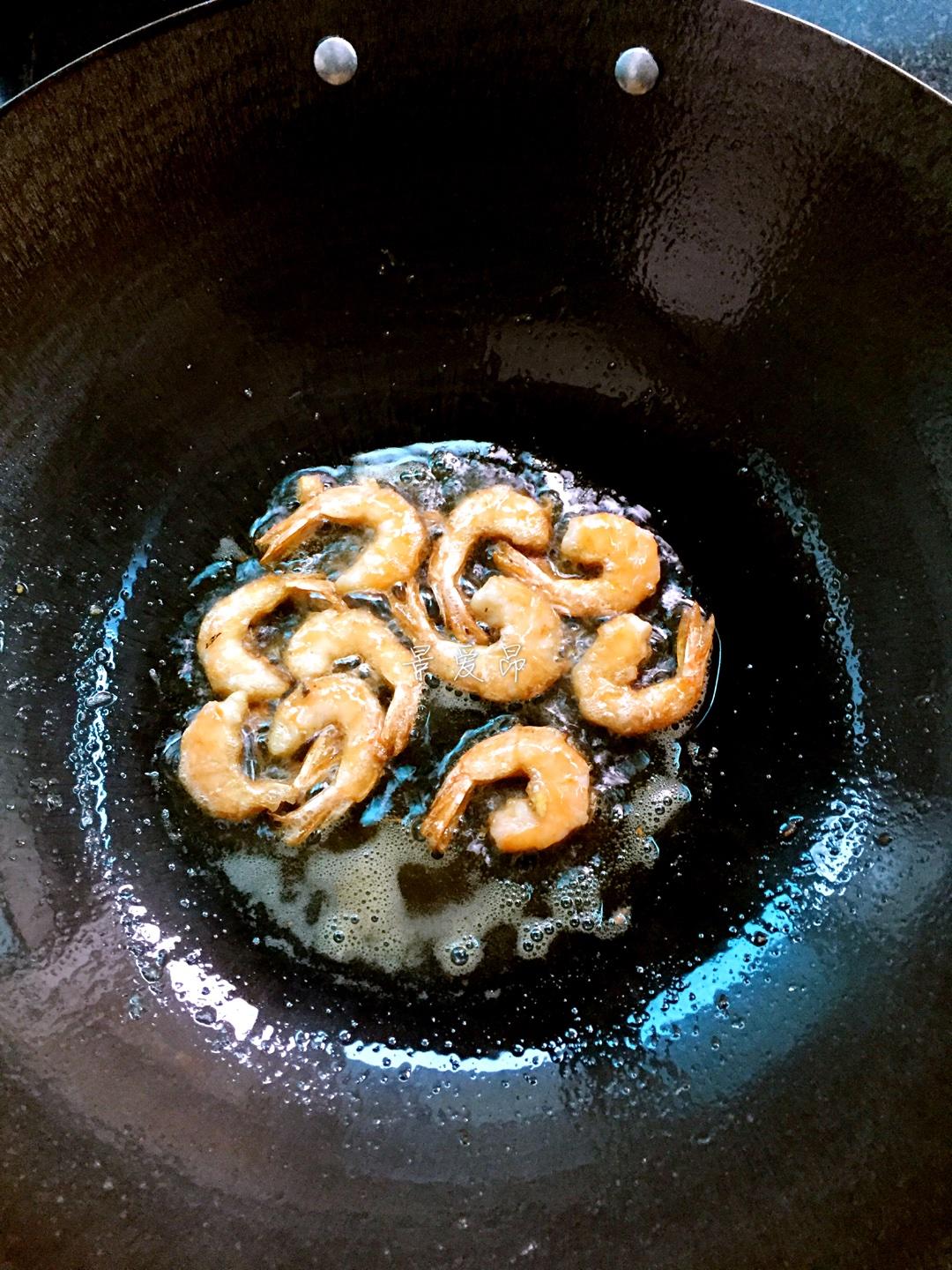 香煎咖哩蝦的做法 步骤2