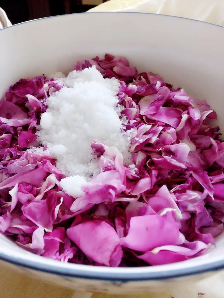 自制美容養顏的平陰玫瑰花醬的做法 步骤6