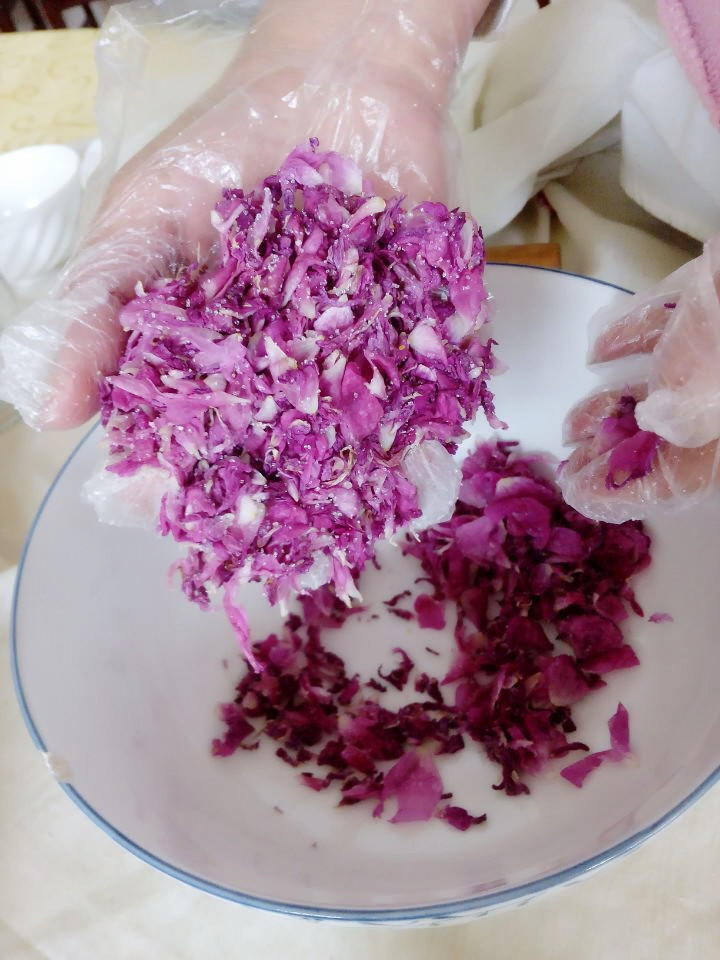 自制美容養顏的平陰玫瑰花醬的做法 步骤7