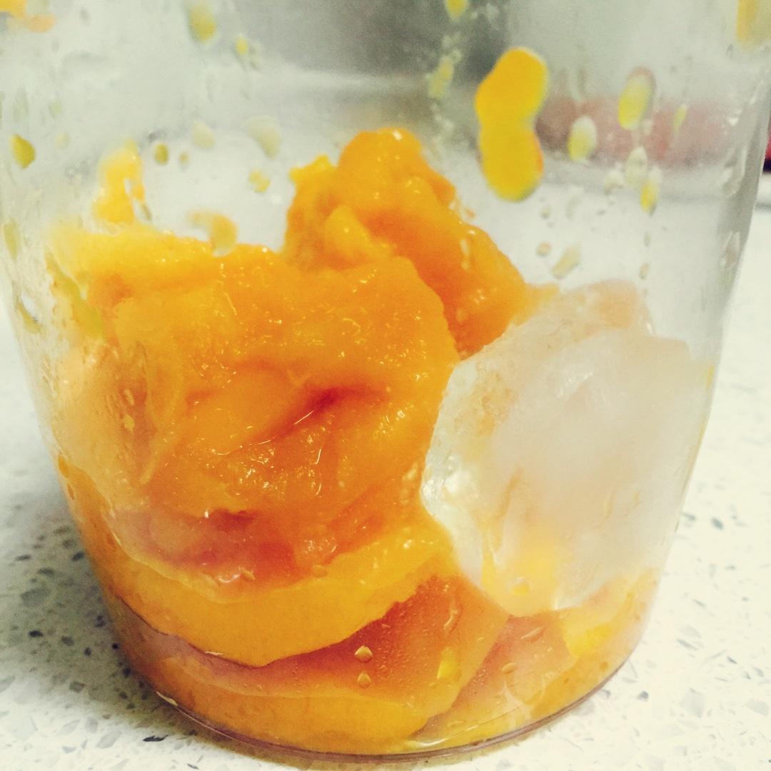 鮮榨芒果汁 Mango~的做法 步骤2