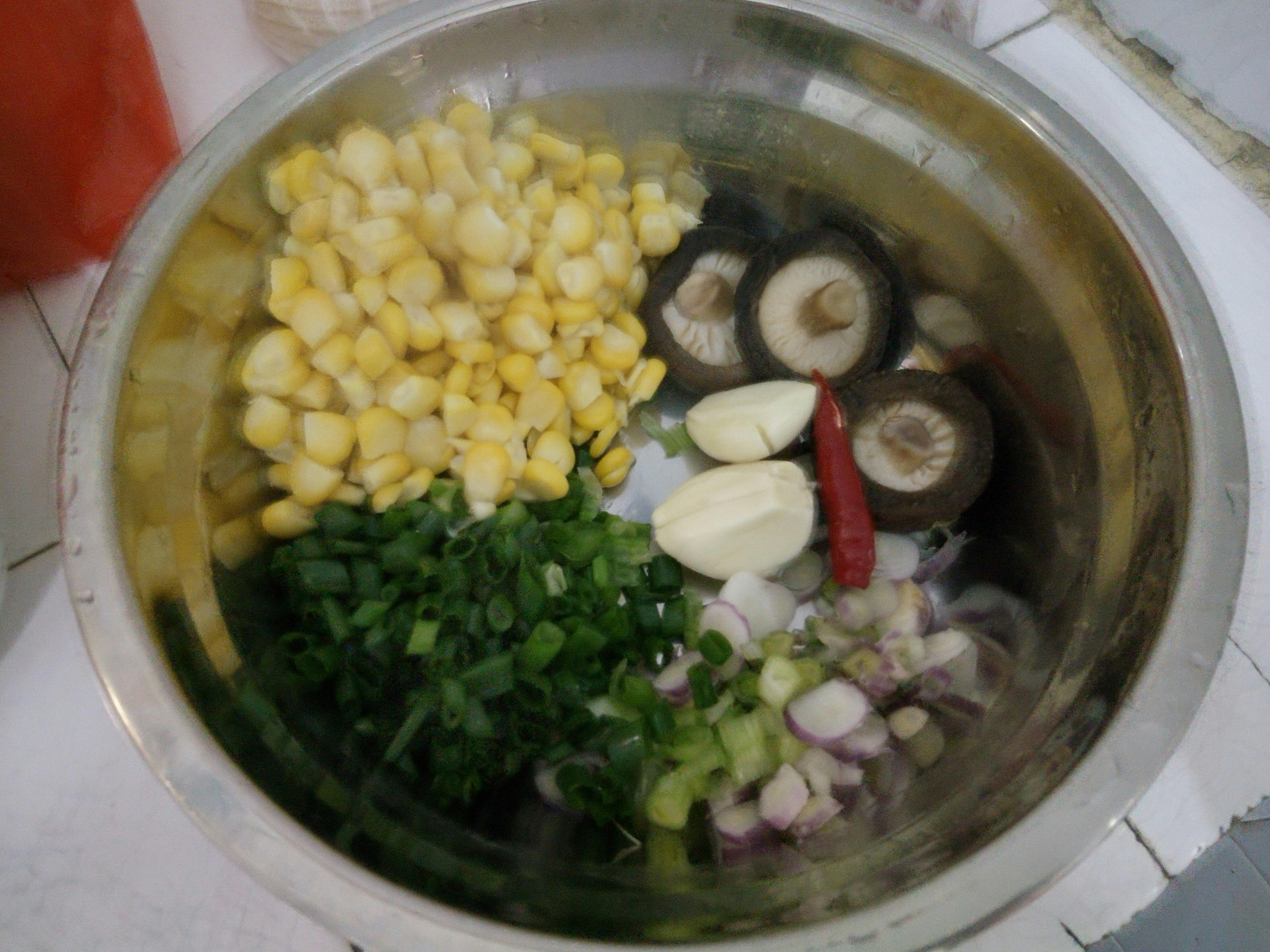 香菇玉米餃子的做法 步骤1