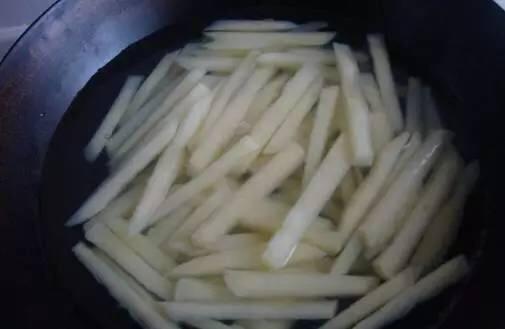薯條，在家就可以做的美食的做法 步骤4