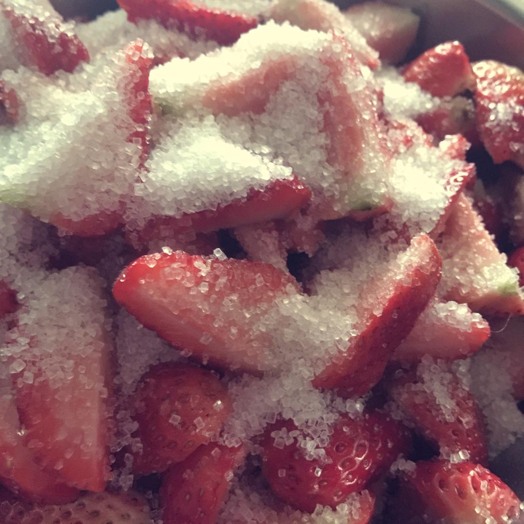 自制大顆粒草莓果醬（分享自曼食曼語的方子）的做法 步骤2
