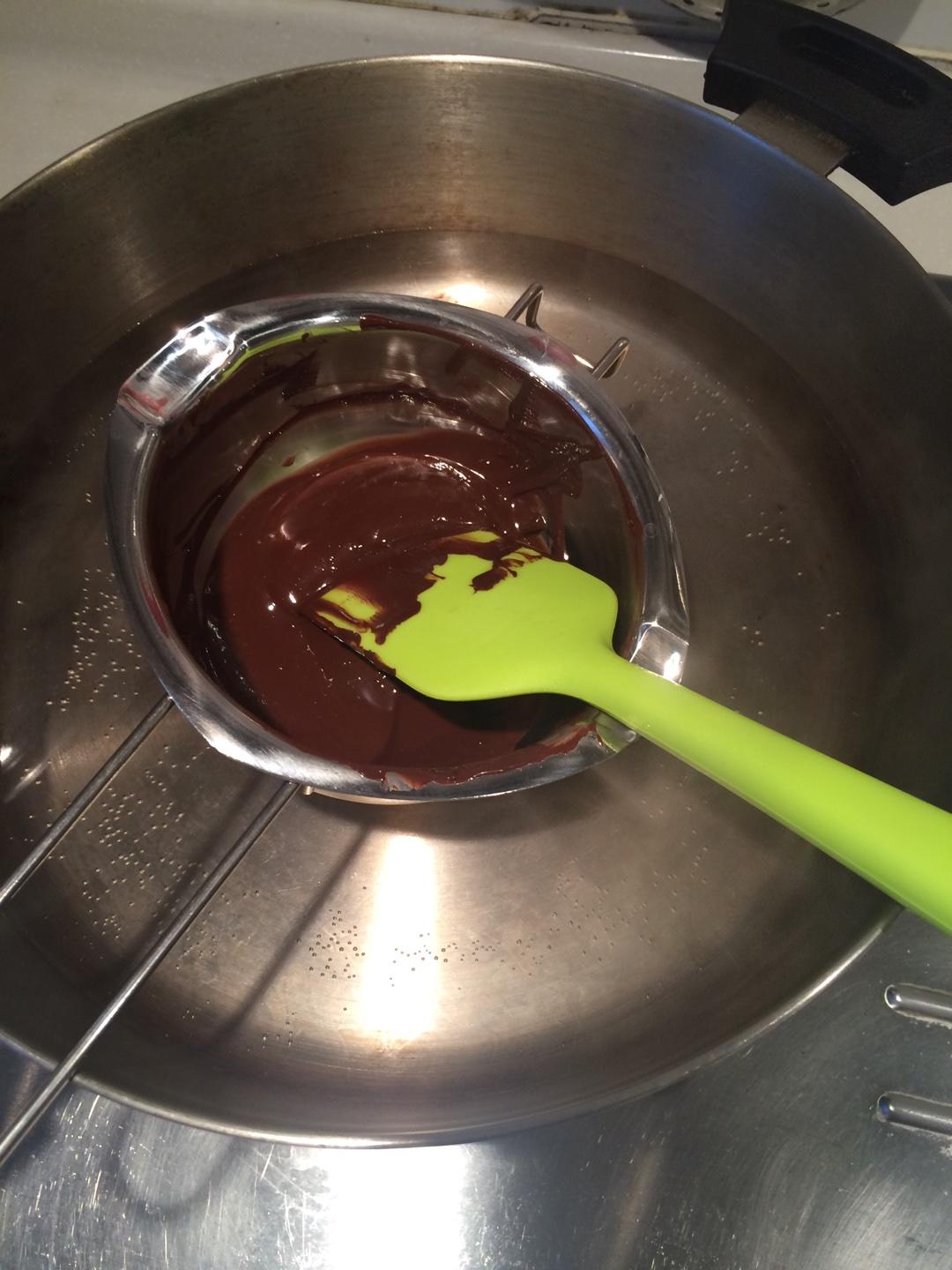 自制哈根達斯風味的巧克力冰淇淋的做法 步骤1