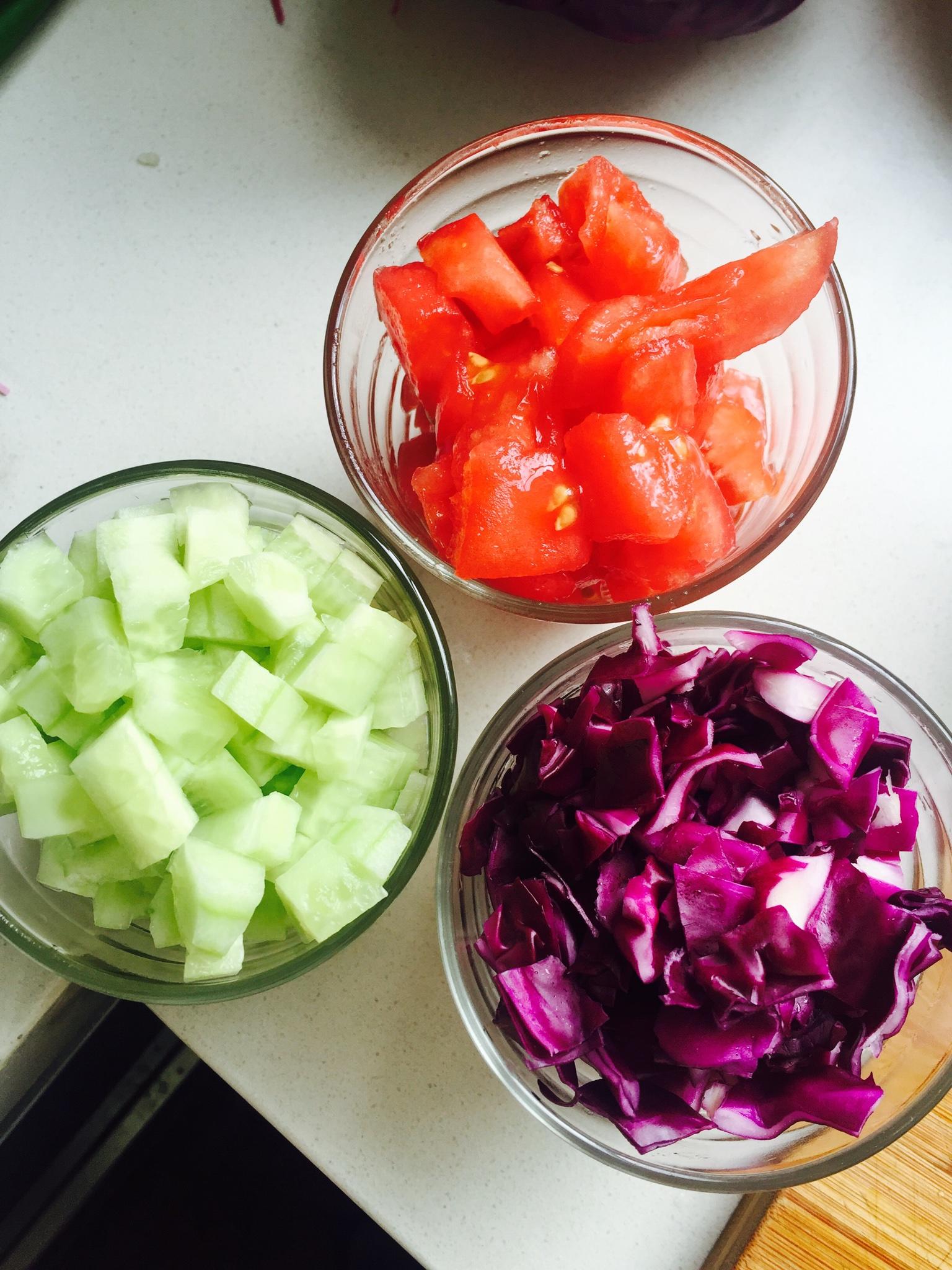 彩色蔬菜面 彩虹面的做法 步骤1