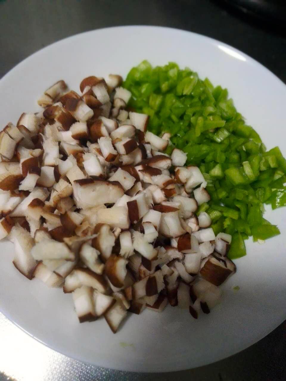 蘑菇肉醬面的做法 步骤1