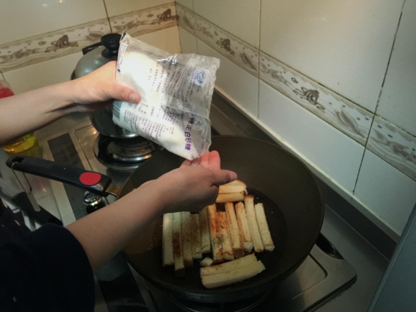 非烤箱版香酥麪包條的做法 步骤6