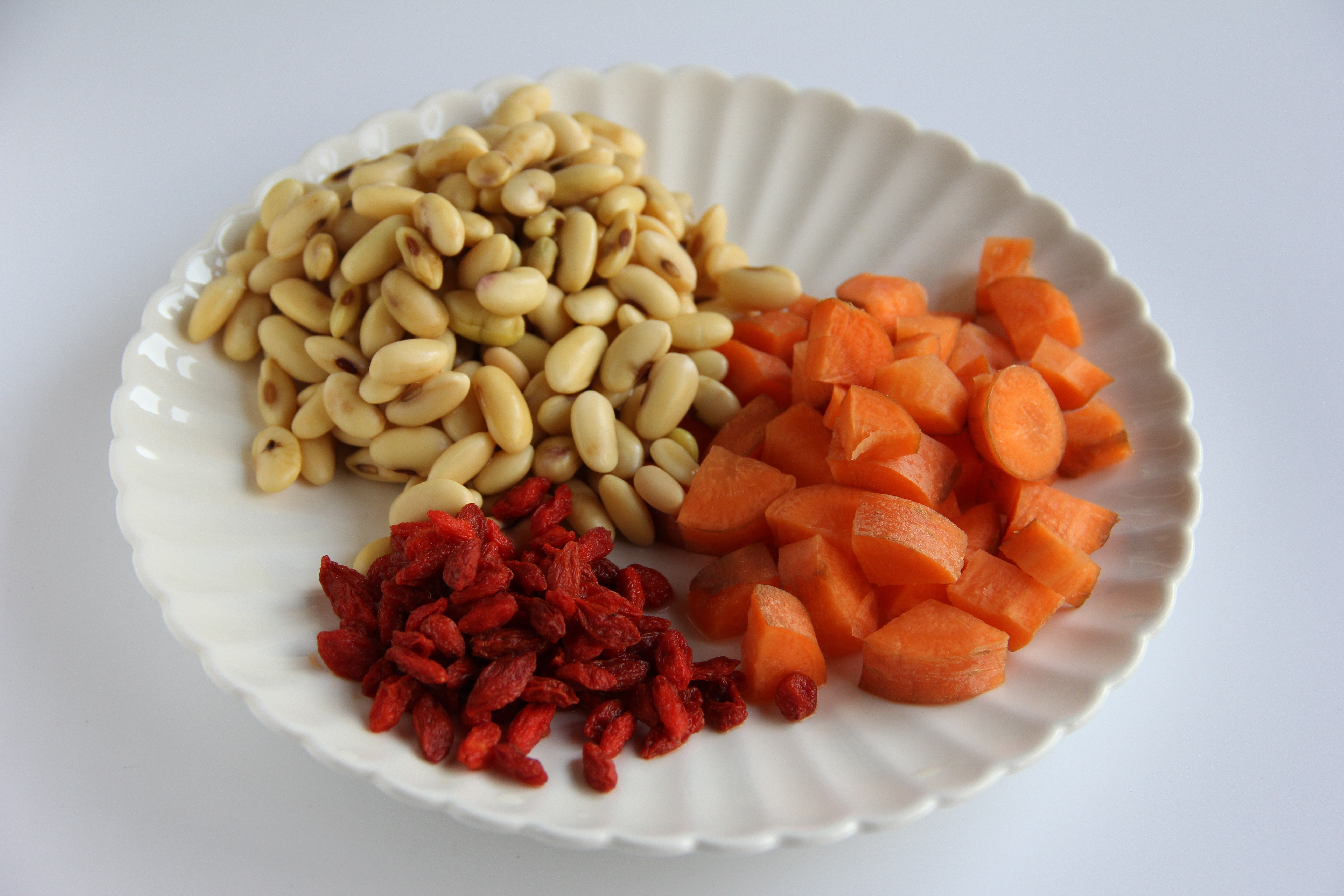 【九陽破壁豆漿機Q3】+胡蘿蔔枸杞豆漿的做法 步骤1