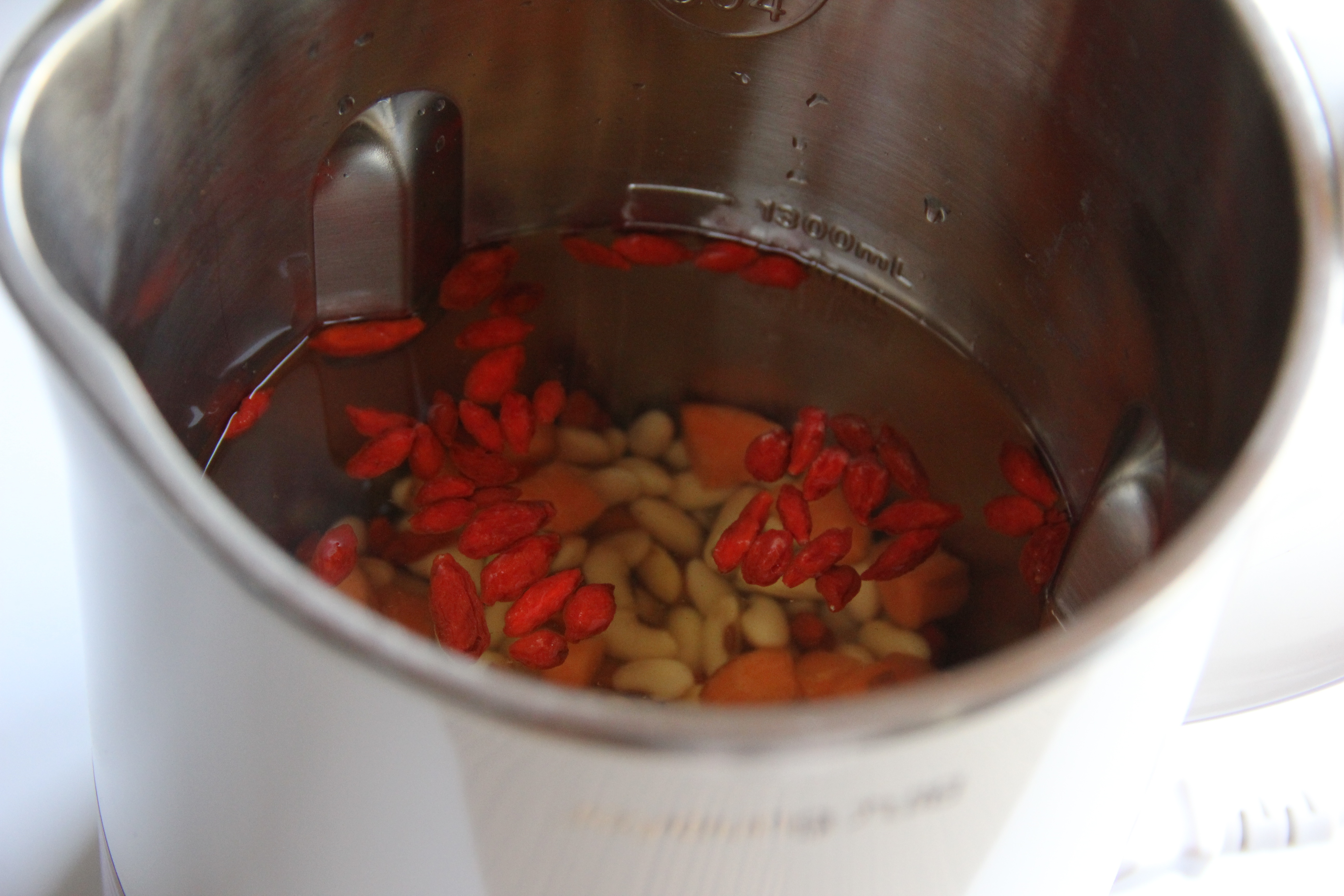 【九陽破壁豆漿機Q3】+胡蘿蔔枸杞豆漿的做法 步骤3
