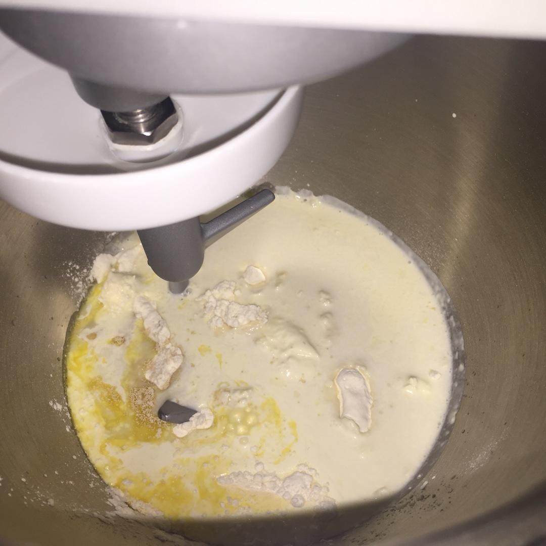 麪包分成兩天做-淡奶油杏仁餐包（冷藏發酵版）的做法 步骤1